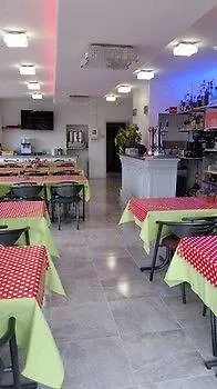 总站酒店 2* 雅芳